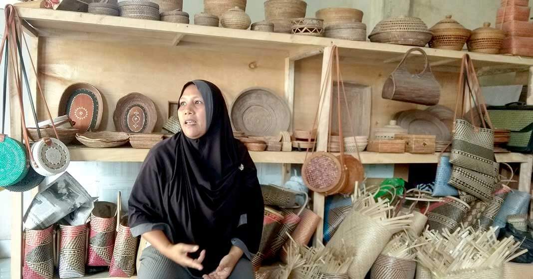Bamboo hand weaving process