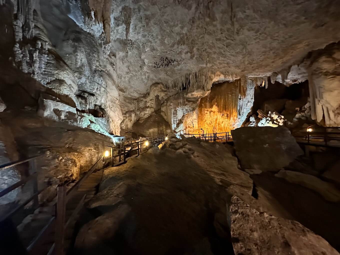 Diamond Cave (Tham Phra Nang Nai) | Entrance Fee, Opening Hours & More