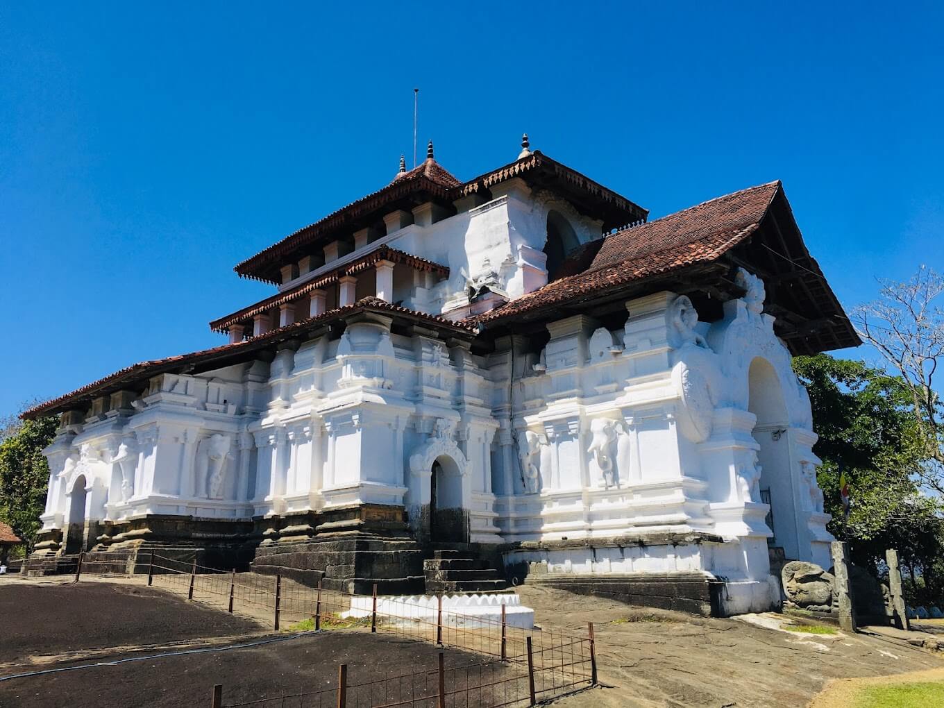 Lankatilaka Temple | Entrance Fee, Opening Hours & More