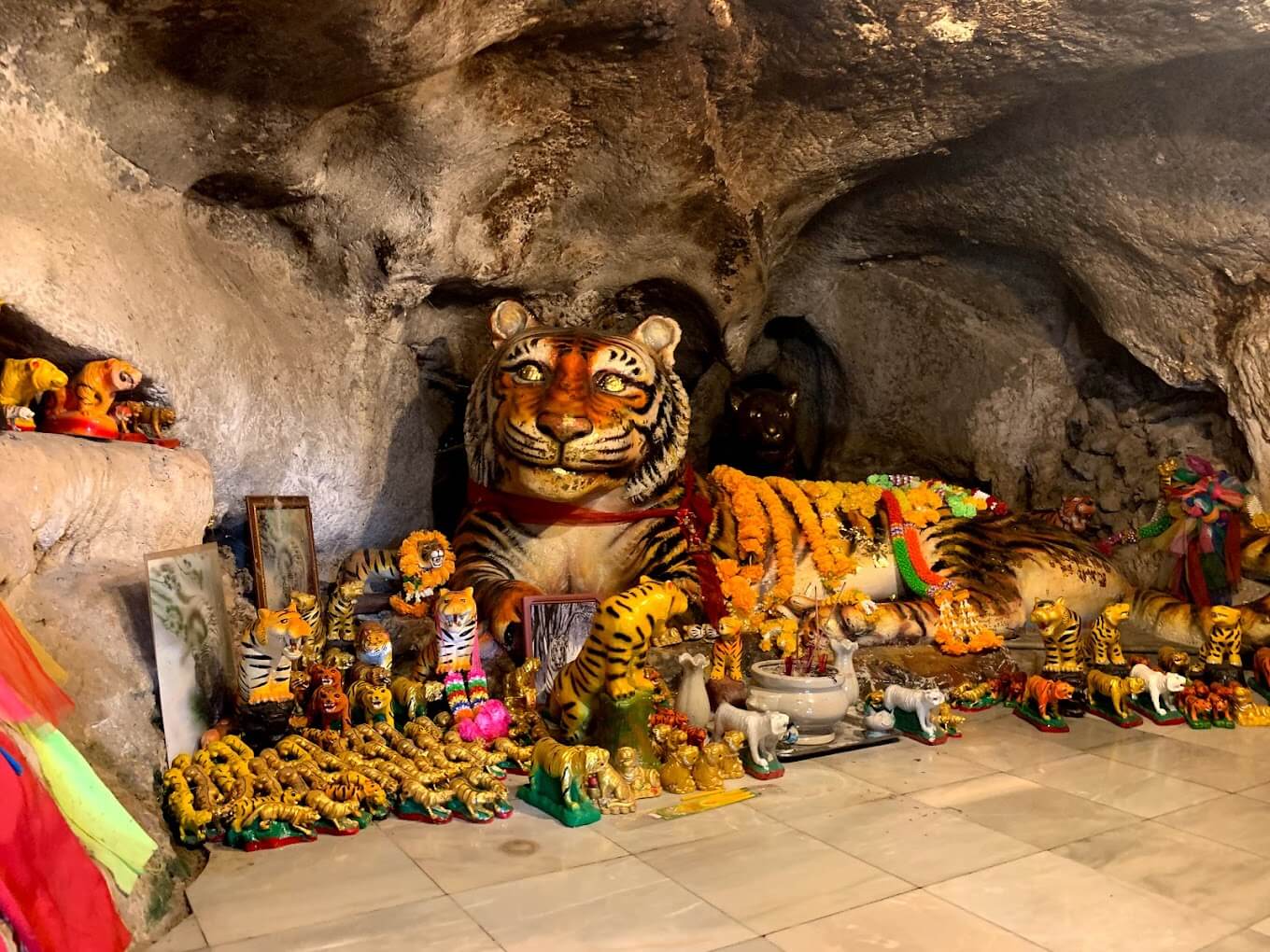 Wat Tham Suea
