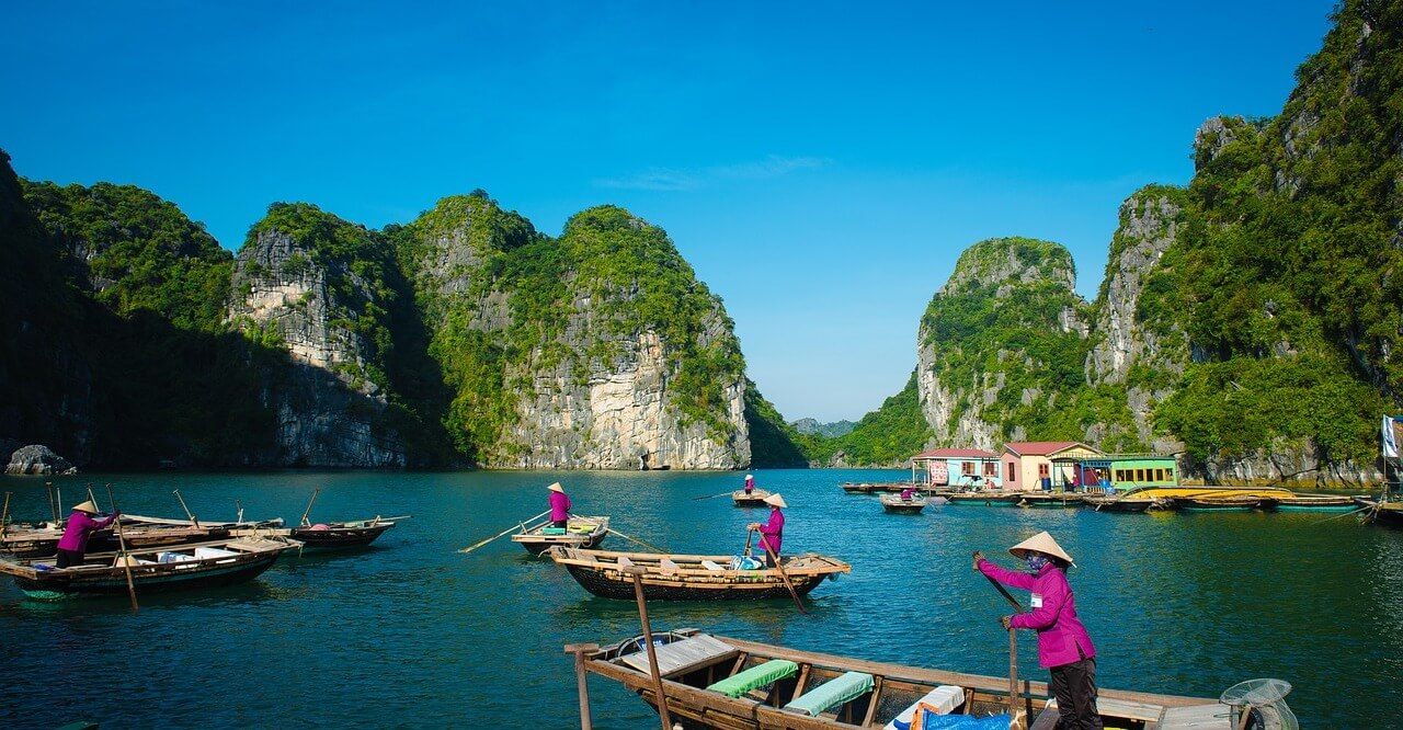 How to cross the road in Vietnam like a total pro