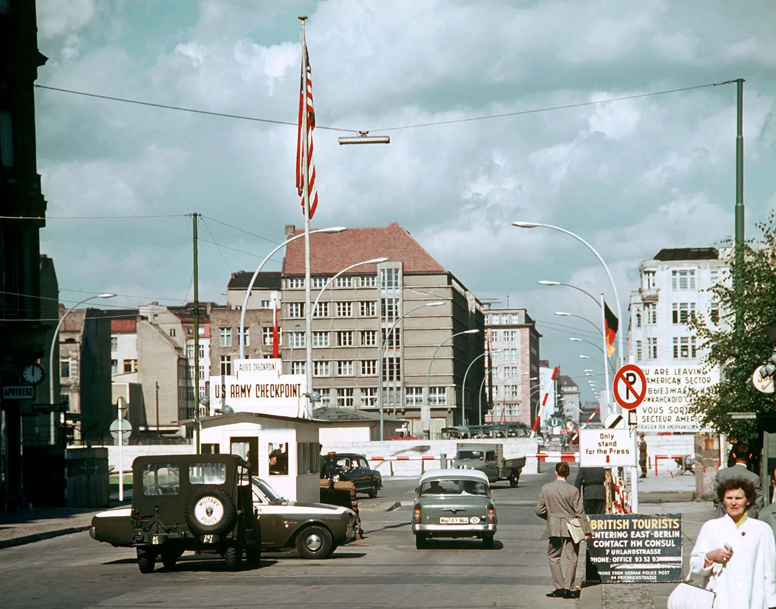 checkpoint-charlie-entrance-fee-opening-hours-more