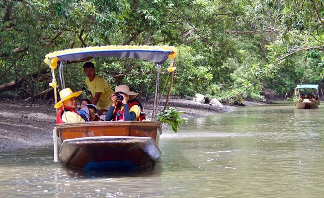Bangkok Oyster Farm & Monkey Tour