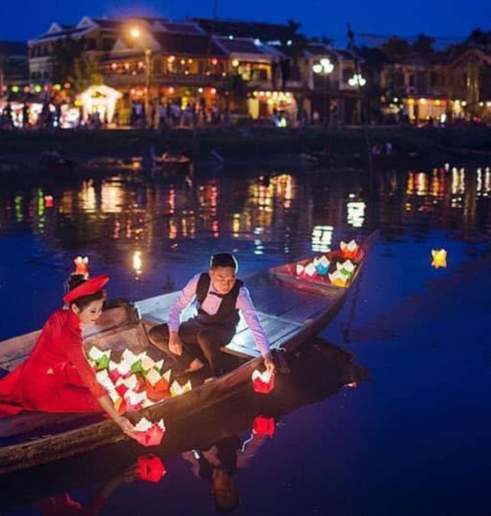 Hoi An Lantern Boat Tour ( Thuyền Hoa Đăng Hội An )