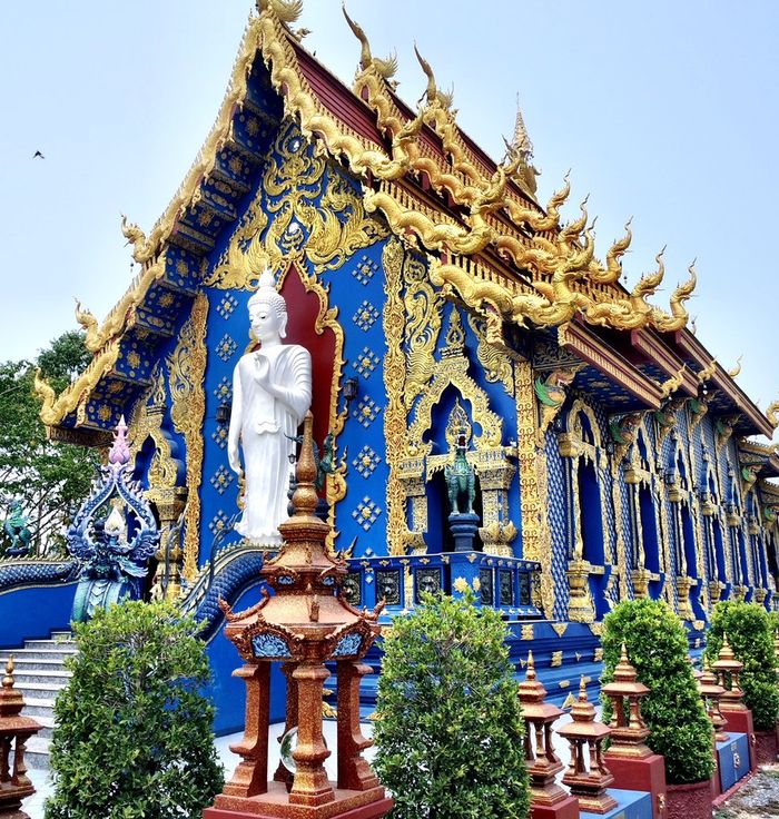 Wat Rong Suea Ten (Blue Temple)