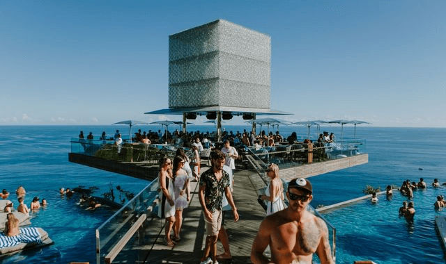 Omnia, Bali