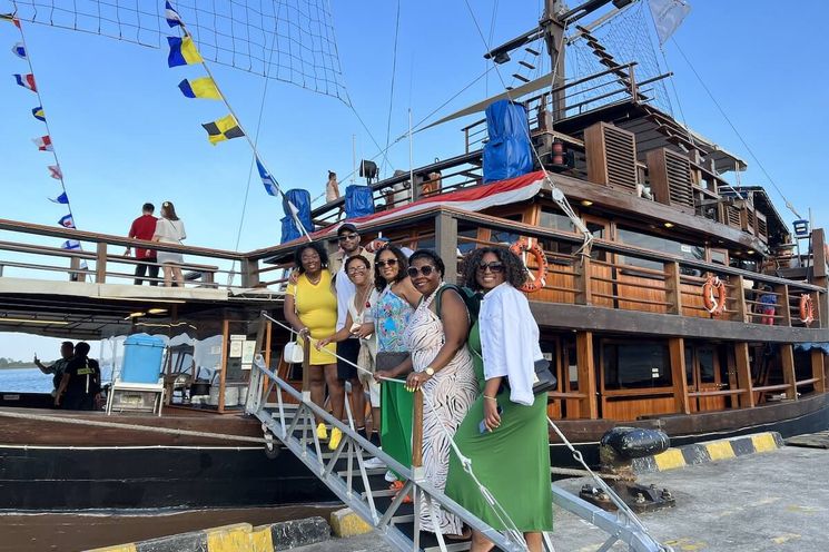 Bali Dinner Cruise & Uluwatu Temple Experience