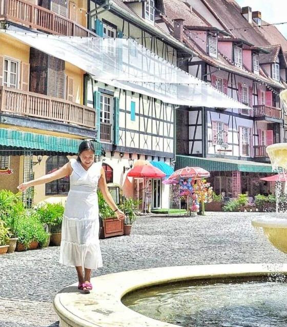 Colmar Tropicale French Village and Chin Swee Cave Temple Tour
