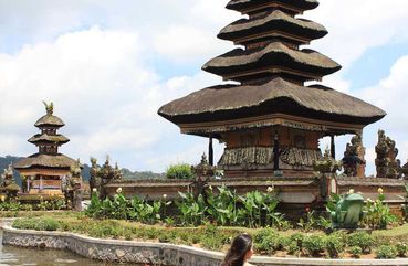 Instagram tour at Ulun Danu Beratan Temple in Bali