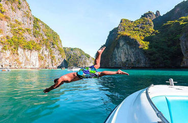Phuket: VIP Private Boat to Phi Phi Island: Snorkeling + Land Tour