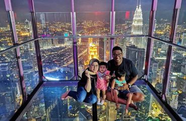 Kuala Lumpur By Night: A Magical Light Experience
