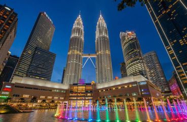 Kuala Lumpur By Night: A Magical Light Experience