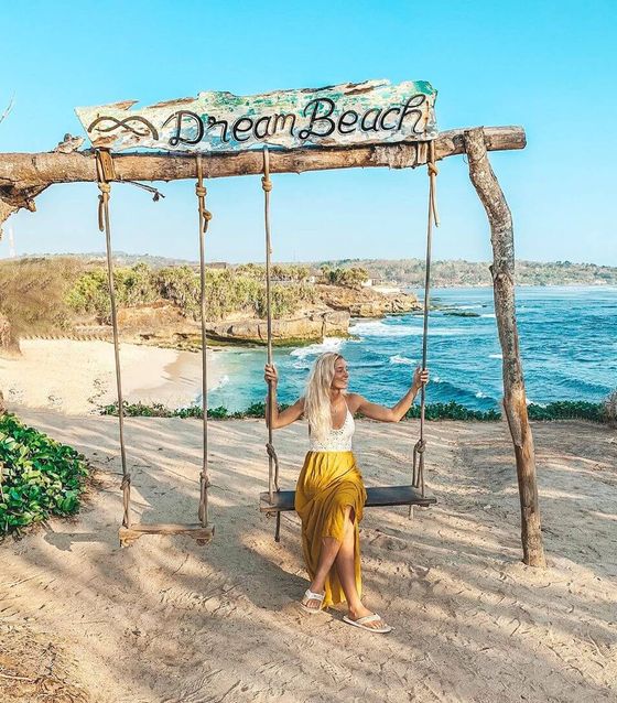 Dream Beach Swing Nusa Lembongan