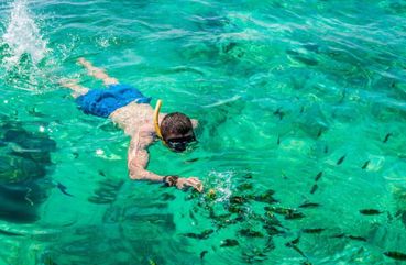 Phuket: VIP Private Boat to Phi Phi Island: Snorkeling + Land Tour