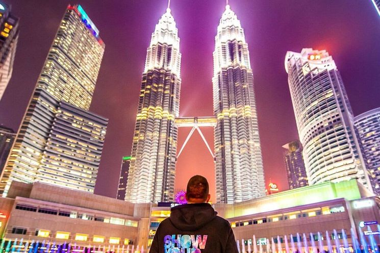 Kuala Lumpur By Night: A Magical Light Experience