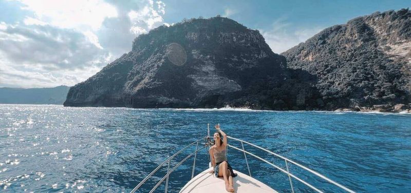 Private Boat to Nusa Penida with Snorkeling, Mantas & Land Tour